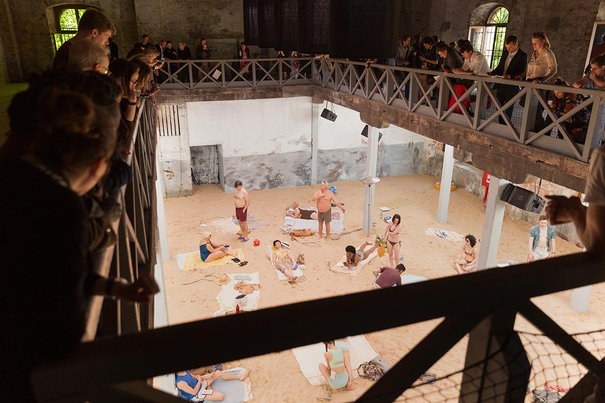 *Sun & Sea (Marina),* Opera-Performance von Rugile Barzdziukaite, Vaiva Grainyte, Lina Lapelyte an der Biennale Venedig 2019. <br />© Andrej Vasilenko (Foto), Courtesy of the Artists.